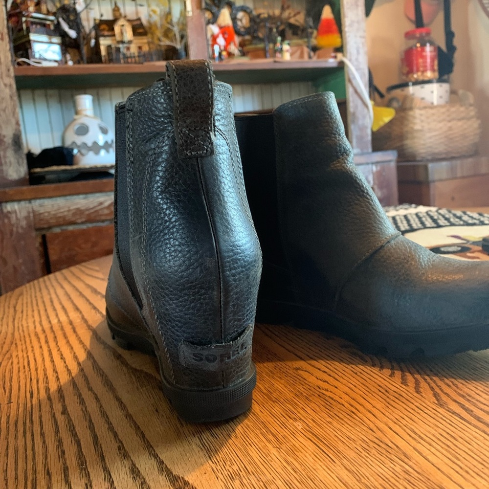 Sorel - Joan of Arc wedge II Chelsea bootie - size 9